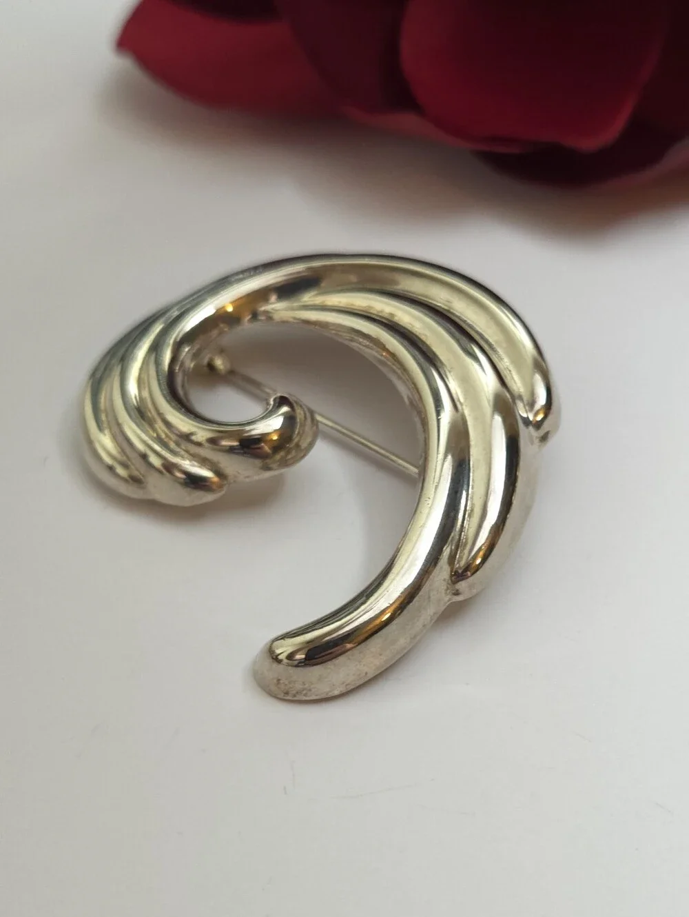 Vintage Silver Plated Art Nouveau Half Swirl Wave Brooch